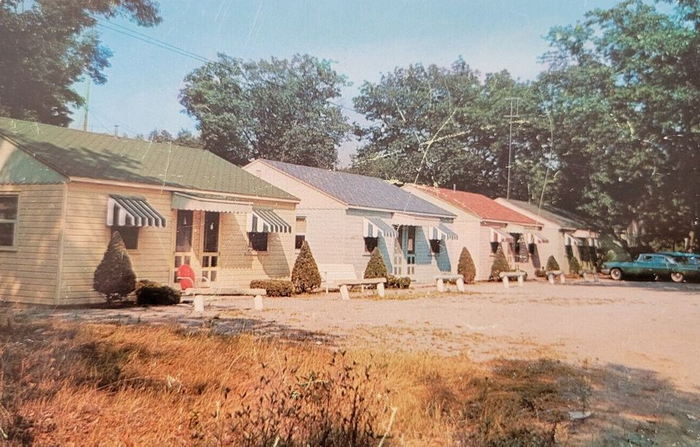 Rainbow Motel (Rainbow Cottages) - Old Postcard